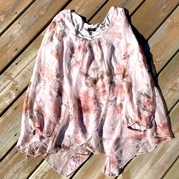 Flowing flowery women’s flirty blouse - Picture 1 of 1